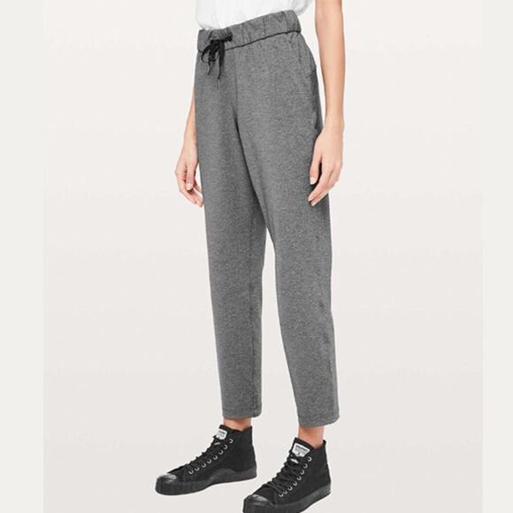Lululemon On The Fly Woven 27" Pants Heathered Black Size 8 - Picture 1 of 6